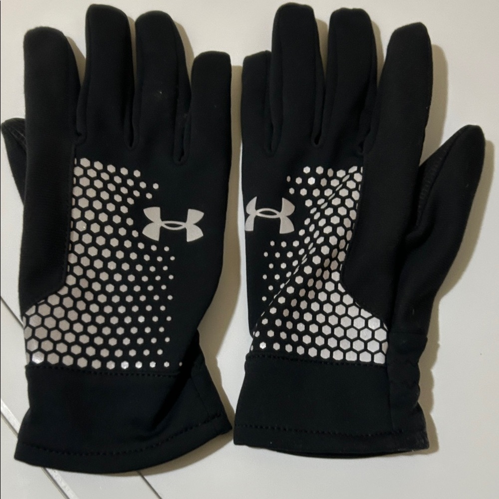 Under Armour Black Gloves with White Hex Pattern